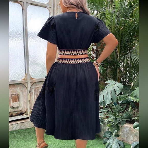Boho Plus Size Cut Out Waist Short Sleeve Dress Black - Picture 3 of 3